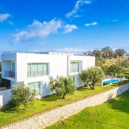 Voukithro Villa *