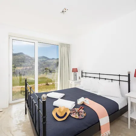 Voukithro Villa