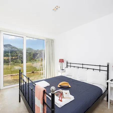 Voukithro Villa